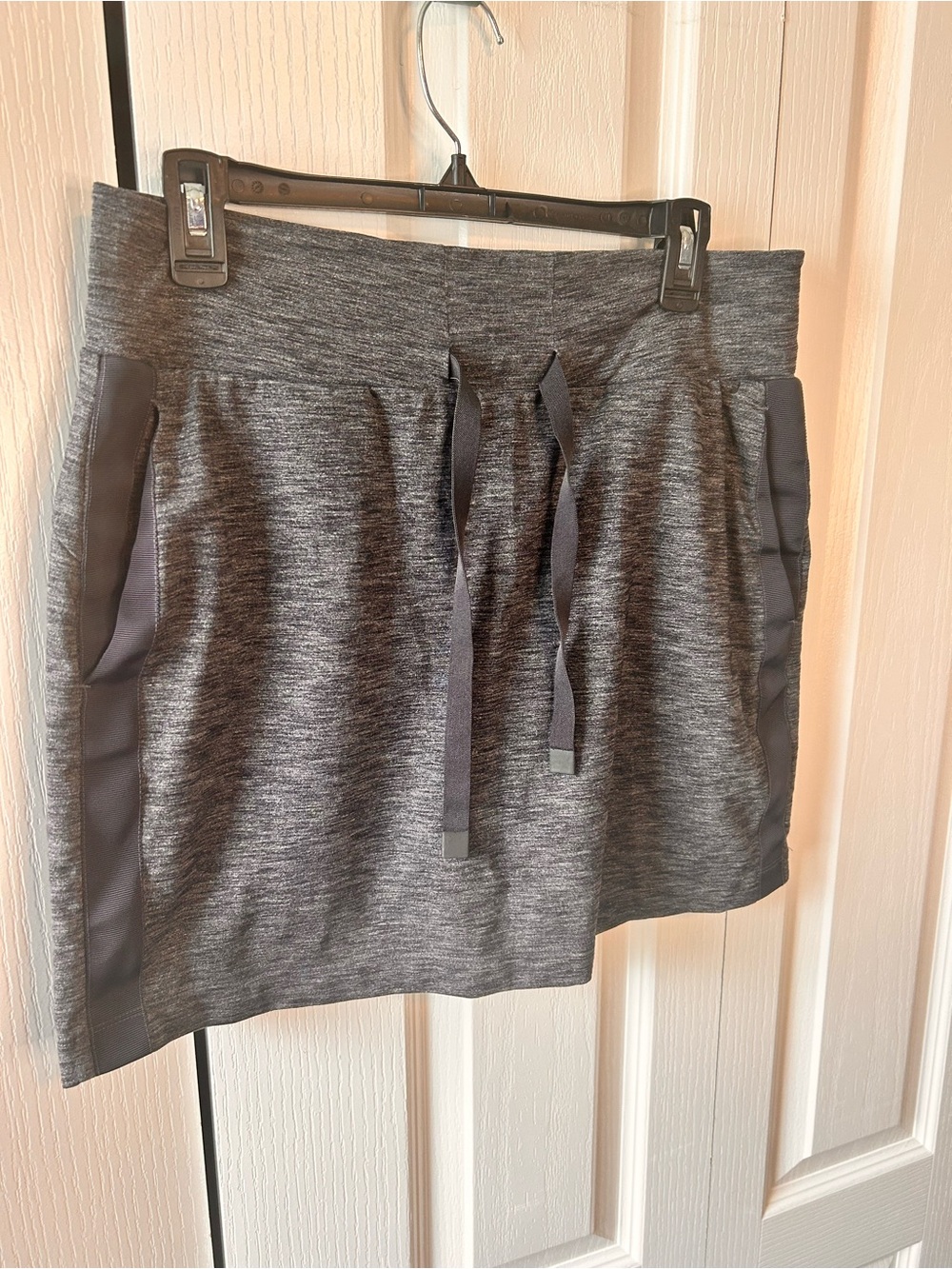 Athleta Women’s MT Metro Downtown Heathered Charcoal Drawstring Active Skort - Picture 2 of 6